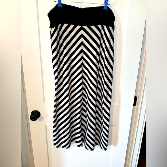 FADED GLORY BRAND WOMENS PLUS SIZE SKIRT - Picture 1 of 6